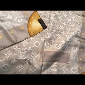 Louis Vuitton Scarf with box